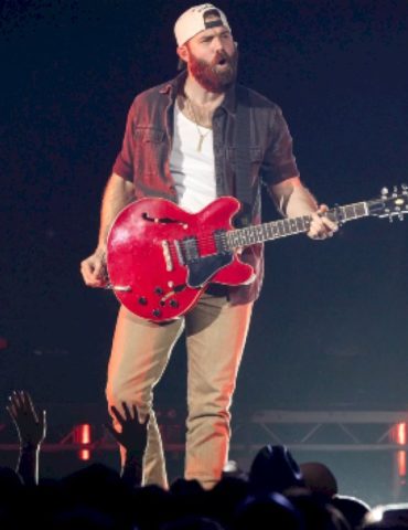 jordan-davis-plays-his-biggest-show-so-far-at-london’s-wembley-arena