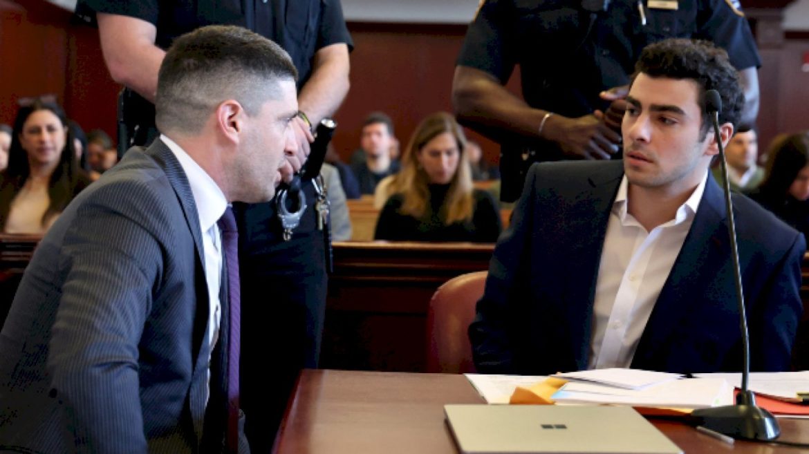 luigi-mangione-asks-to-delay-federal-trial