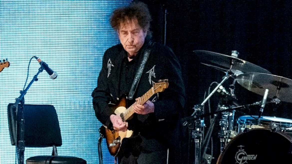 bob-dylan-extends-rough-and-rowdy-ways-tour