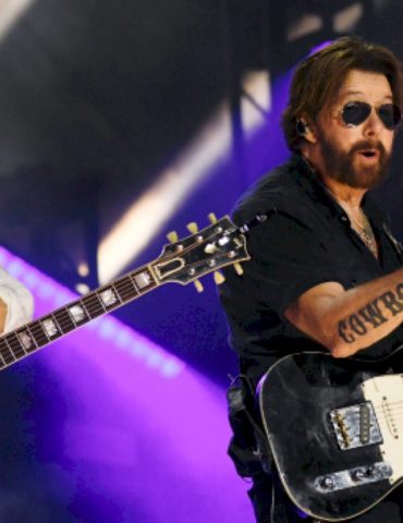 brooks-&-dunn’s-‘neon-moon’-shines-on-c2c-for-the-first-time