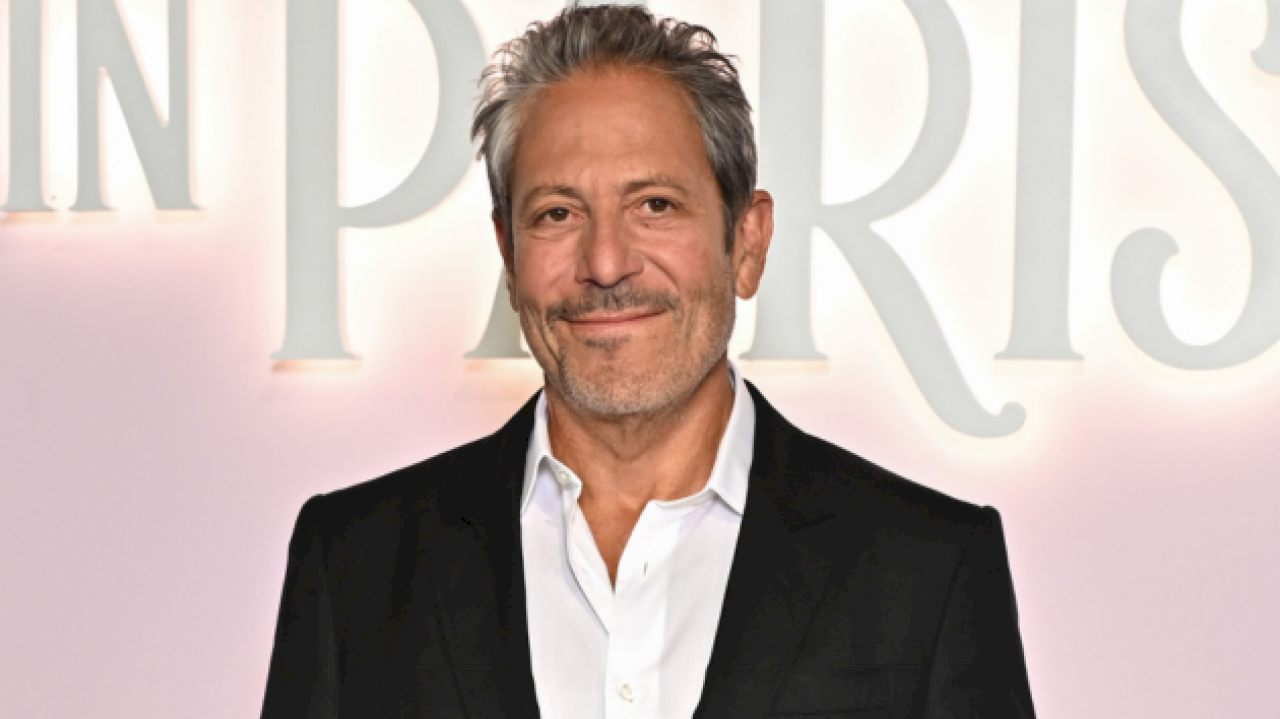 netflix-announces-new-rom-com-show-from-‘emily-in-paris,’-‘sex-and-the-city’-creator