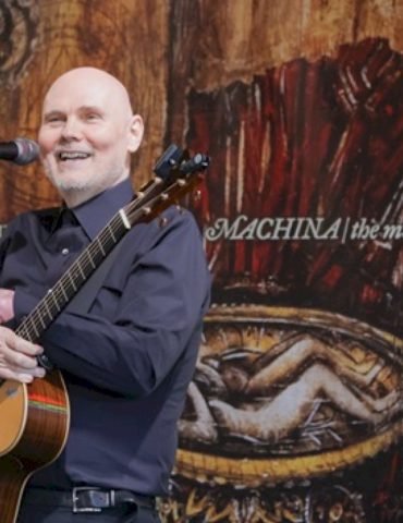 billy-corgan-named-to-board-of-directors-of-chicago’s-lyric-opera-house