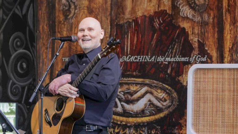 billy-corgan-named-to-board-of-directors-of-chicago’s-lyric-opera-house