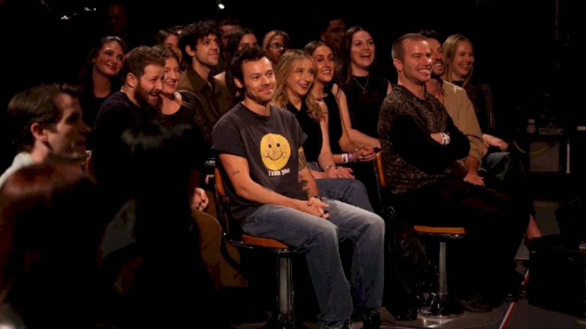 ryan-gosling-says-harry-styles-flew-to-ny-just-to-appear-during-his-‘snl’-monologue