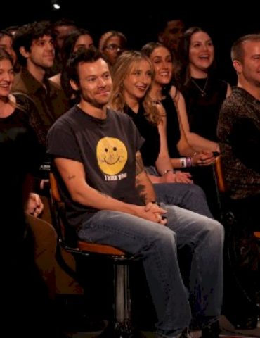 ryan-gosling-says-harry-styles-flew-to-ny-just-to-appear-during-his-‘snl’-monologue