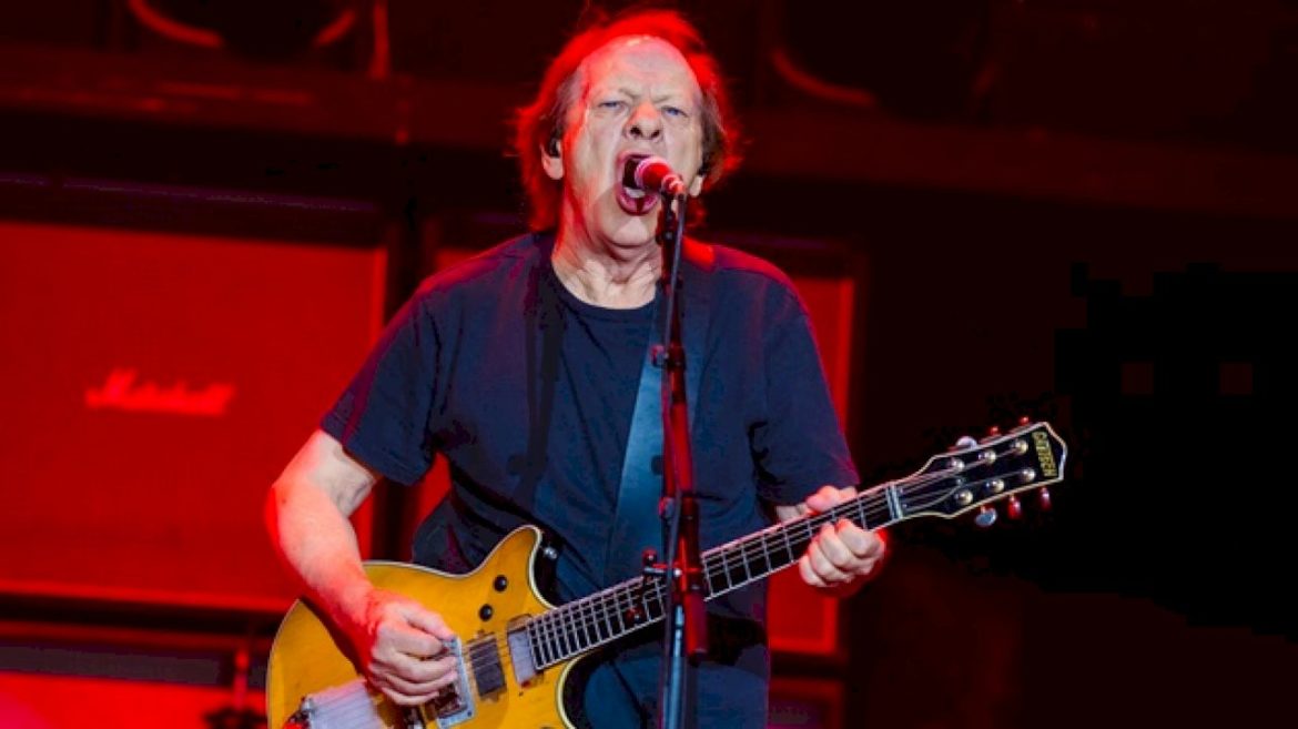 ac/dc-guitarist-stevie-young-admitted-to-hospital-ahead-of-buenos-aires-shows