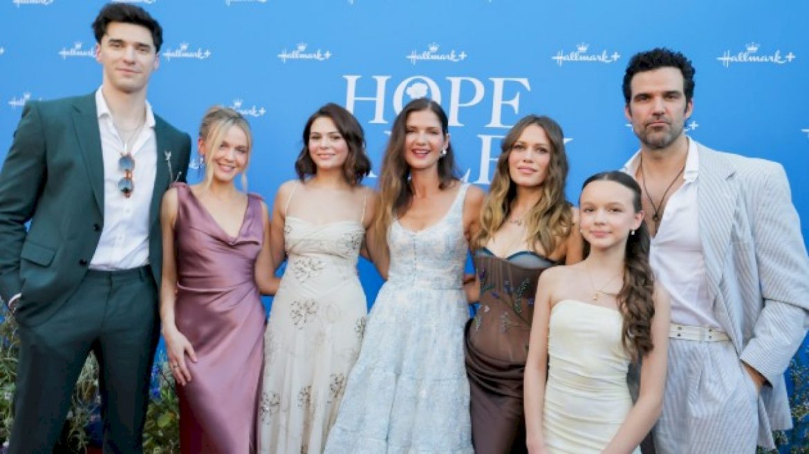 ‘when-calls-the-heart’-prequel-‘hope-valley:-1874’-is-an-‘a-little-bit-of-an-escape,’-says-star