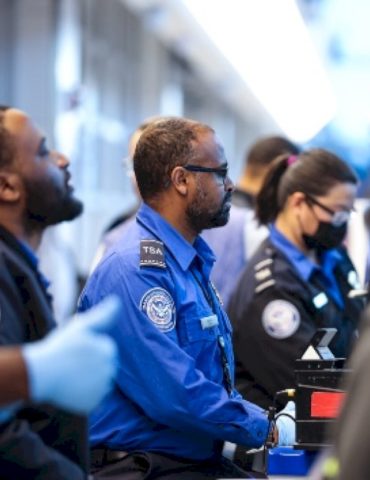 2nd-jobs,-longer-hours,-pushed-to-the-brink:-tsa-workers-detail-mounting-stress-as-dhs-shutdown-continues