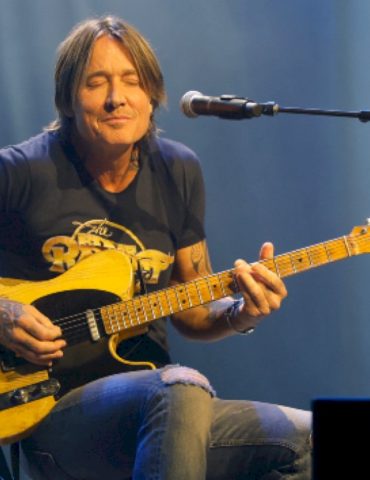 keith-urban-is-an-‘angel-among-us’-as-he-works-on-a-yacht-rock-record