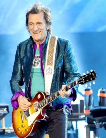 ronnie-wood-debuts-two-new-rolling-stones-inspired-art-pieces