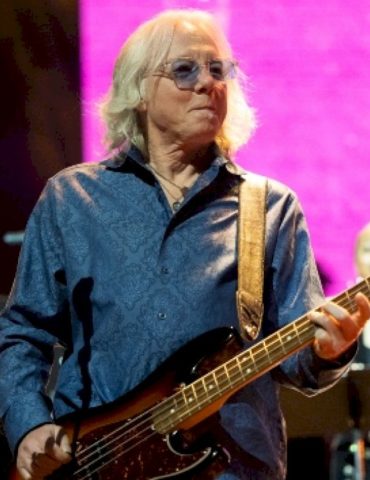 mike-mills-praises-michael-shannon-and-jason-narducy’s-rem.-tours