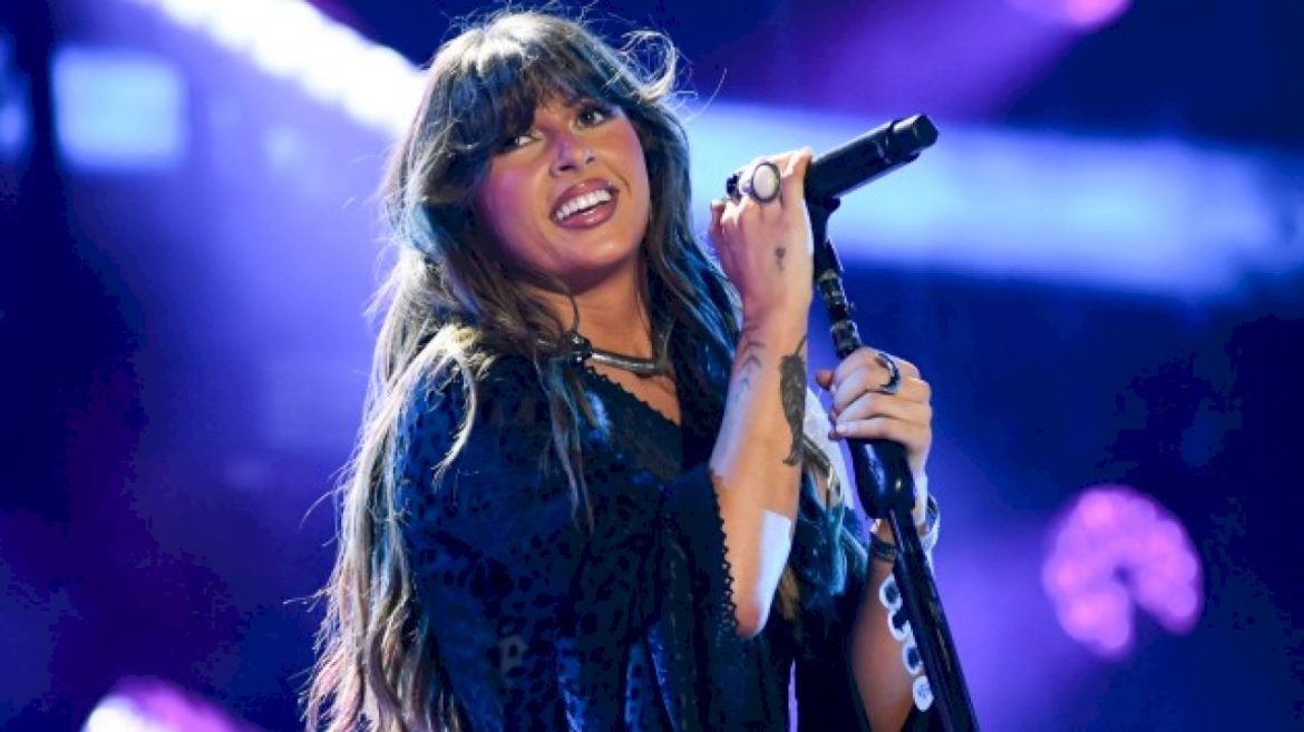 how-a-kangaroo-helped-ella-langley-hop-to-#1-on-the-‘billboard’-hot-100