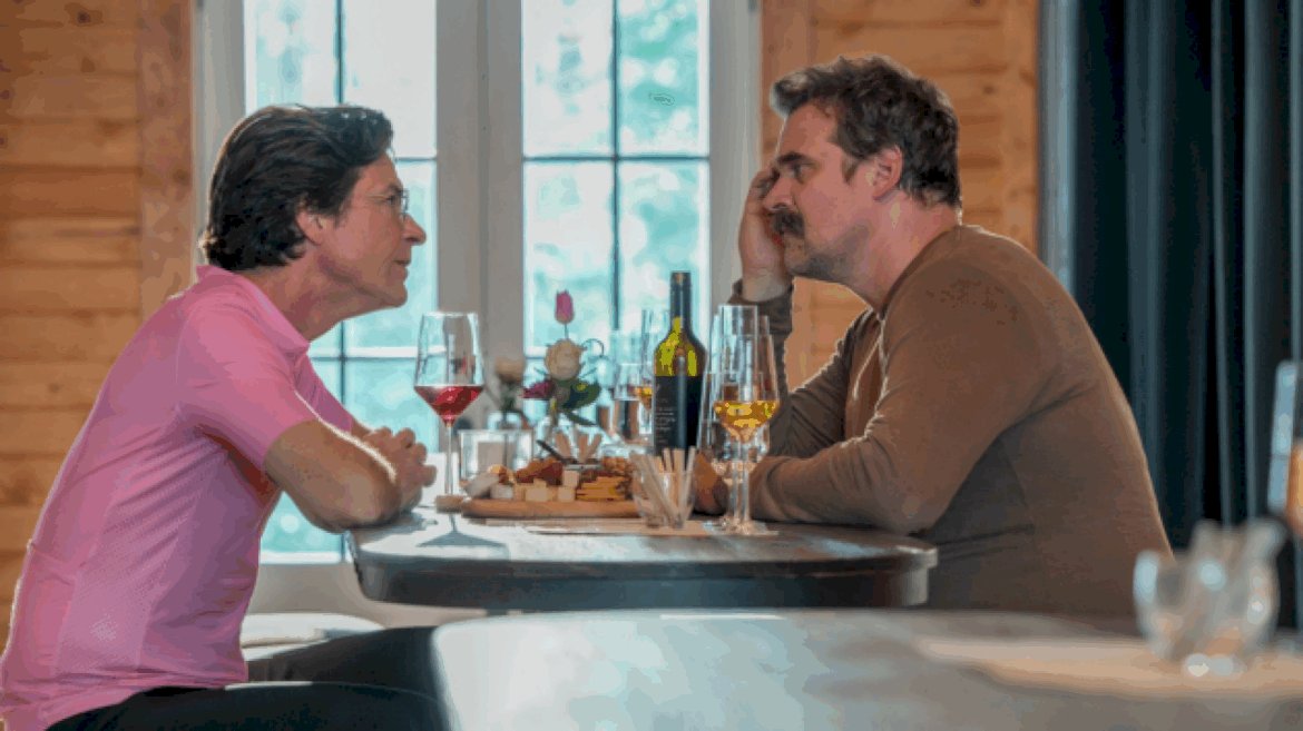 jason-bateman,-david-harbour-unpack-clark-and-floyd’s-relationship-in-‘dtf-st.-louis’