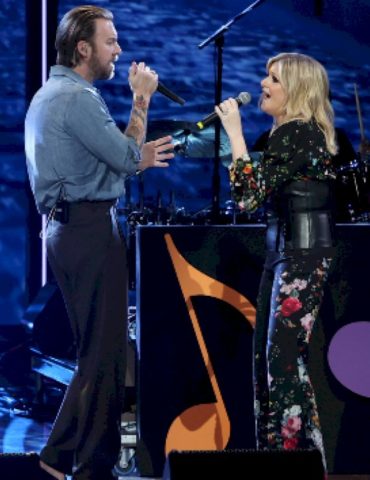 trisha-yearwood-raises-more-than-$850k-for-breast-cancer-with-opry-concert