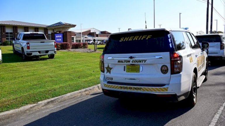 student-in-custody-after-allegedly-stabbing-2-children,-1-adult-at-middle-school:-sheriff