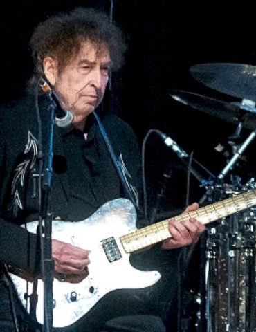 bob-dylan-adds-more-tour-dates-to-his-2026-tour