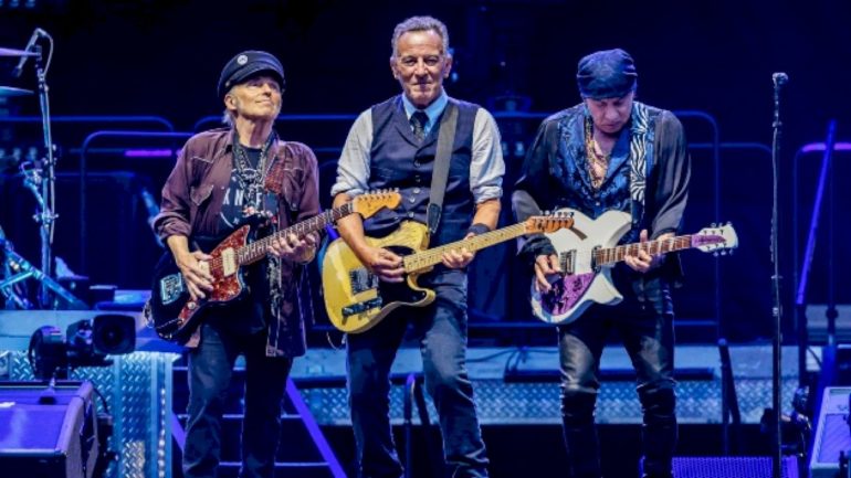 bruce-springsteen-lets-fans-know-what-to-expect-from-upcoming-tour