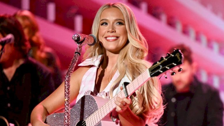 megan-moroney-was-‘walking-on-sunshine’-when-she-landed-on-‘cloud-9’