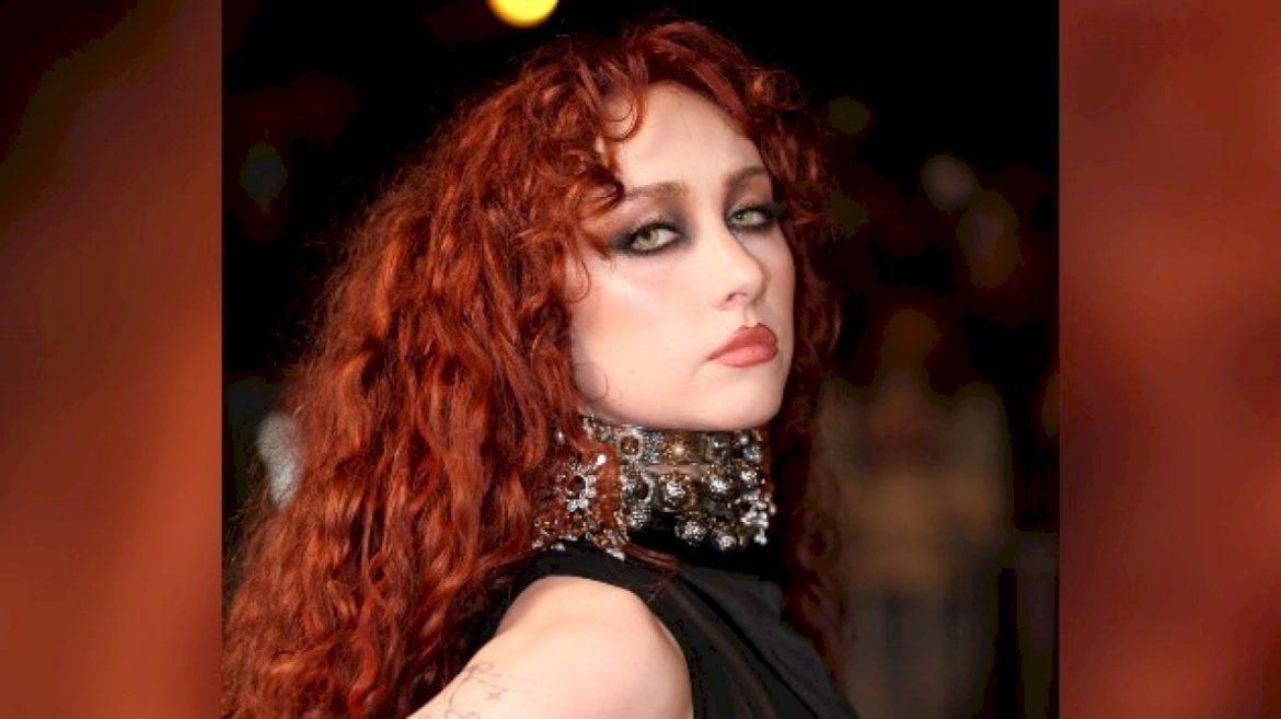 bodyguard-involved-in-chappell-roan-confrontation-doesn’t-work-for-her,-‘takes-full-responsibility’