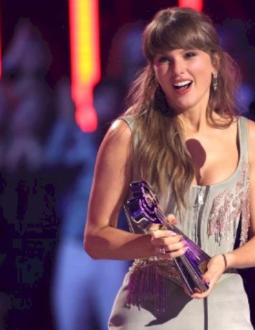 taylor-swift,-olivia-rodrigo,-billie-eilish-&-more-attend-paul-mccartney-show-in-la