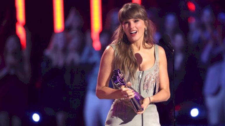 taylor-swift,-olivia-rodrigo,-billie-eilish-&-more-attend-paul-mccartney-show-in-la