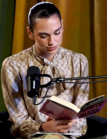 dua-lipa-to-curate-this-year’s-london-literature-festival