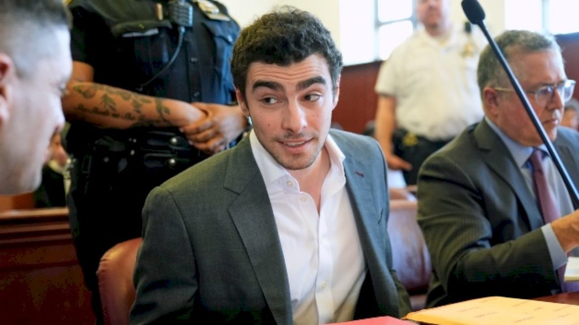 luigi-mangione-returning-to-court-to-try-to-delay-federal-trial