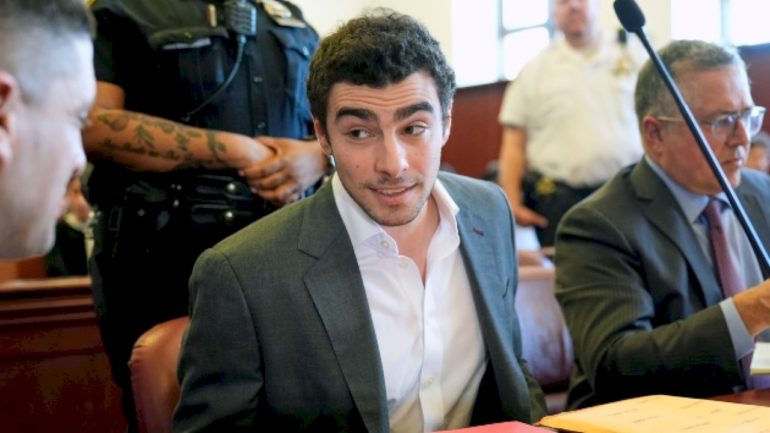 luigi-mangione-returning-to-court-to-try-to-delay-federal-trial