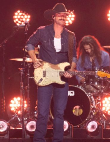 riley-green,-chris-young-&-jackson-dean-set-sail-on-the-2027-top-shelf-country-cruise