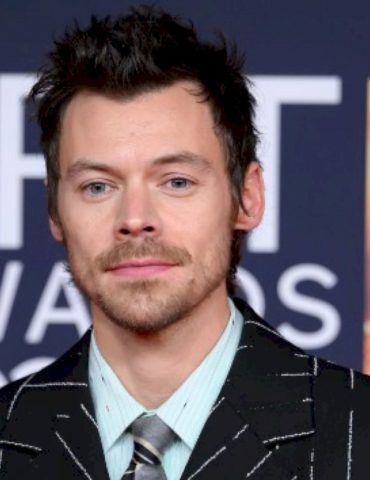 woman-credits-harry-styles-for-funding-therapy-sessions-for-complete-strangers