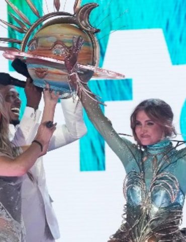 ‘galaxy-girl’-ashlee-simpson-wins-‘the-masked-singer,’-phillip-phillips-comes-in-second