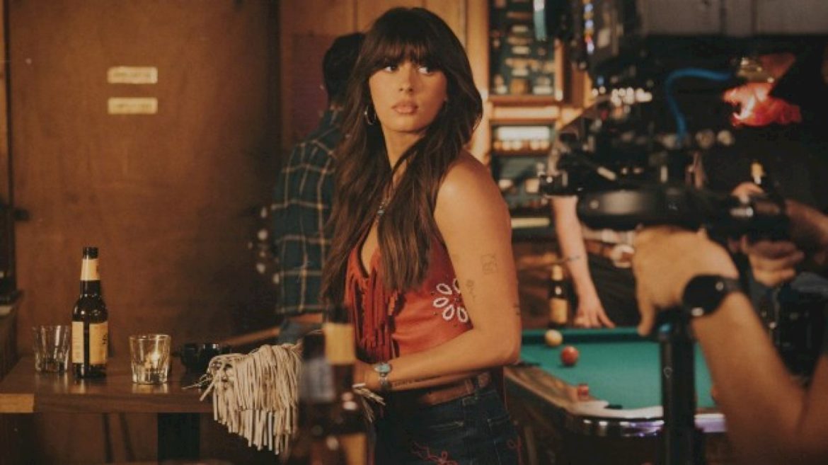 watch-ella-langley’s-cinematic-new-video-for-‘choosing-texas’