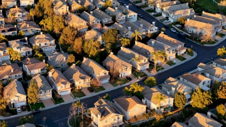 us-mortgage-rates-drop-below-6%-for-the-1st-time-in-nearly-4-years