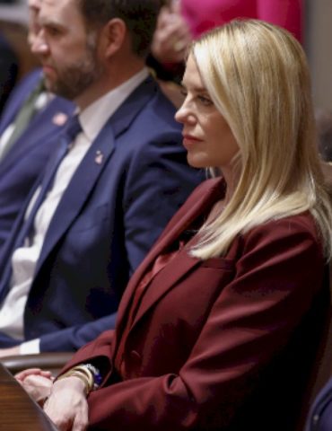 trump-replacing-pam-bondi-as-attorney-general,-todd-blanche-to-step-in