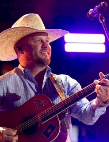 cody-johnson-hopes-‘the-fall’-will-find-you-when-you-need-it