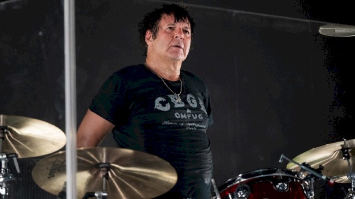blondie-remembers-drummer-clem-burke-on-1-year-anniversary-of-his-death