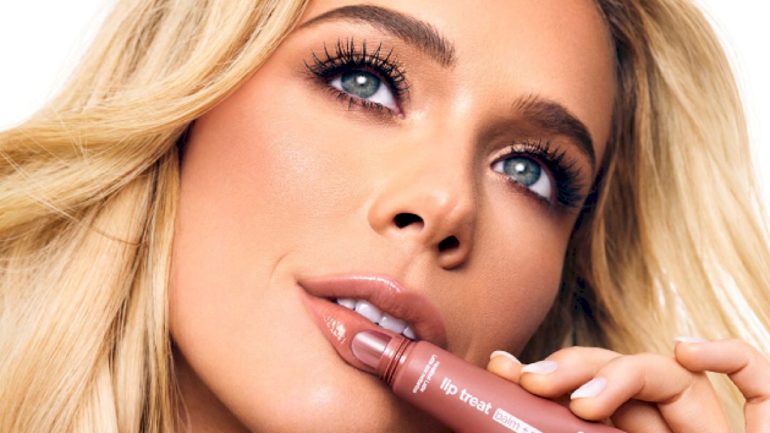 ‘beautiful-things’:-megan-moroney-will-‘be-unforgettable’-in-new-cosmetics-campaign