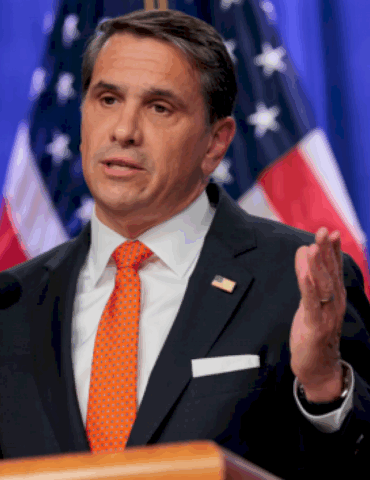 todd-blanche,-in-1st-appearance-as-acting-ag,-shrugs-off-suggestion-trump-will-‘pressure’-him-to-target-opponents