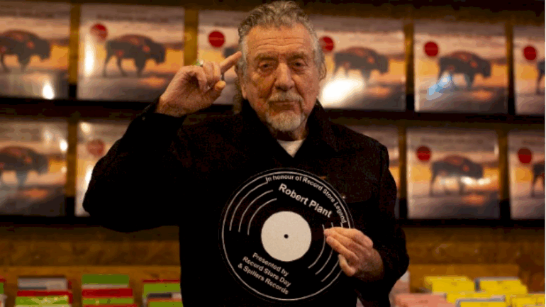 robert-plant-honored-with-the-record-store-legend-award