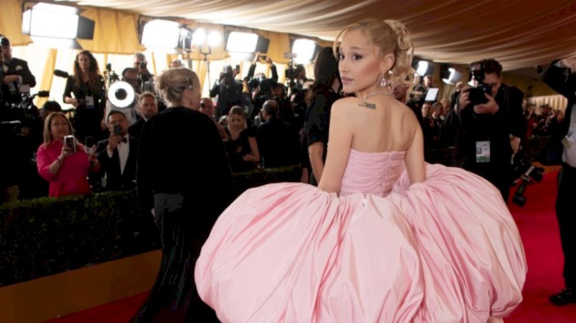 is-ariana-grande-teasing-a-new-album?