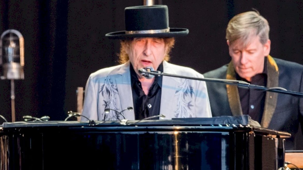 bob-dylan-adds-more-us-dates-to-his-2026-tour