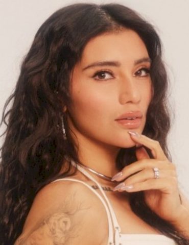 off-with-her-head!-pentatonix’s-kirstin-maldonado-to-play-anne-boleyn-in-broadway’s-‘six’