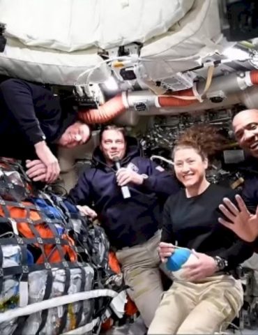 i-woke-up-like-this-(in-space):-artemis-ii-crew-reveals-playlist