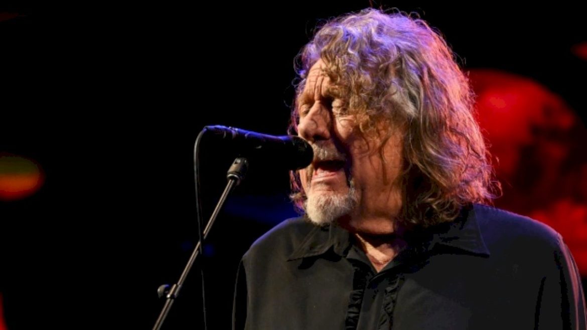 robert-plant-and-saving-grace-perform-‘ramble-on’-for-‘the-late-show’