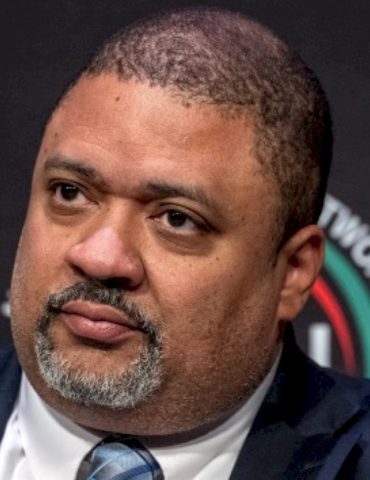 facebook,-whatsapp-should-remove-accounts-that-defraud-users,-manhattan-da-says