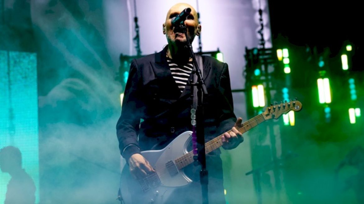 billy-corgan-makes-coachella-debut-during-sombr’s-set