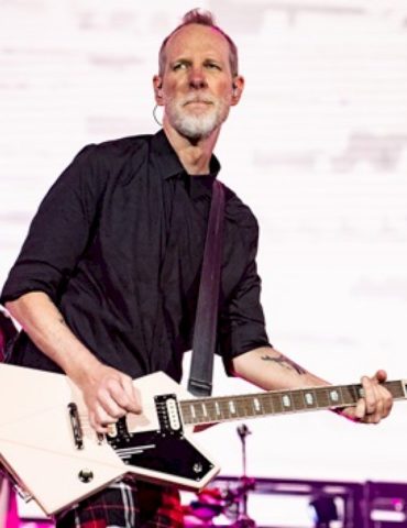 no-doubt’s-tom-dumont-reveals-early-onset-parkinson’s-disease-diagnosis