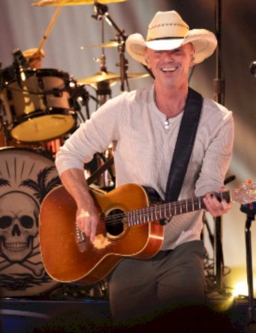 megan-moroney-and-uncle-kracker-pop-up-at-kenny-chesney’s-2026-debut