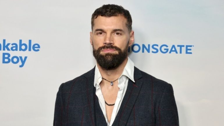 for-king-+-country’s-joel-smallbone-to-co-direct,-star-in-‘drummer-boy’-movie-musical