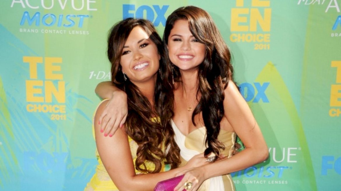 demi-lovato-and-selena-gomez-reunite-at-opening-of-demi’s-tour